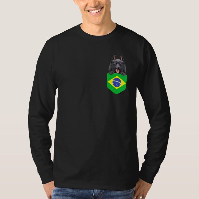 Brasilien Flagga Schipperke Hund in Pocket T Shirt (Framsida)