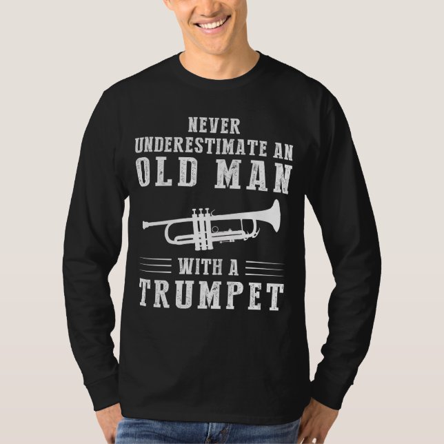 Brass Maestro: Underskatta aldrig en gammal man me T Shirt (Framsida)