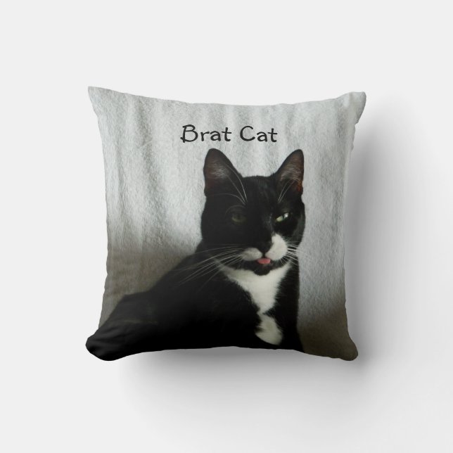 Brat Cat Pillow Kudde (Framsida)