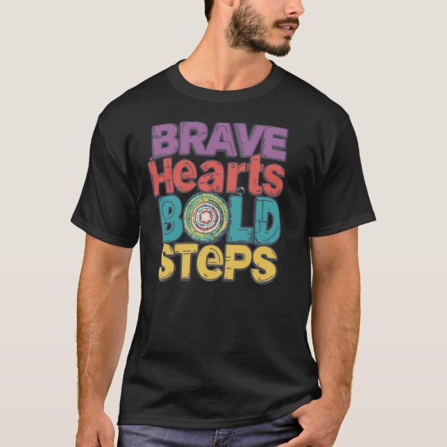Brave Hearts, Bold Steps – Inspirational Motivatio T Shirt (Framsida)
