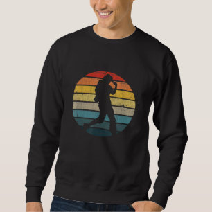 Breakdansdansare Silhouette på en stressad retro Lång Ärmad Tröja
