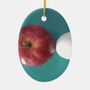 Breakfast Buddies: Två ägg $an Apple still Life Julgransprydnad Keramik