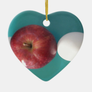 Breakfast Buddies: Två ägg $an Apple still Life Julgransprydnad Keramik