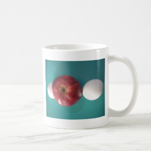 Breakfast Buddies: Två ägg $an Apple still Life Kaffemugg