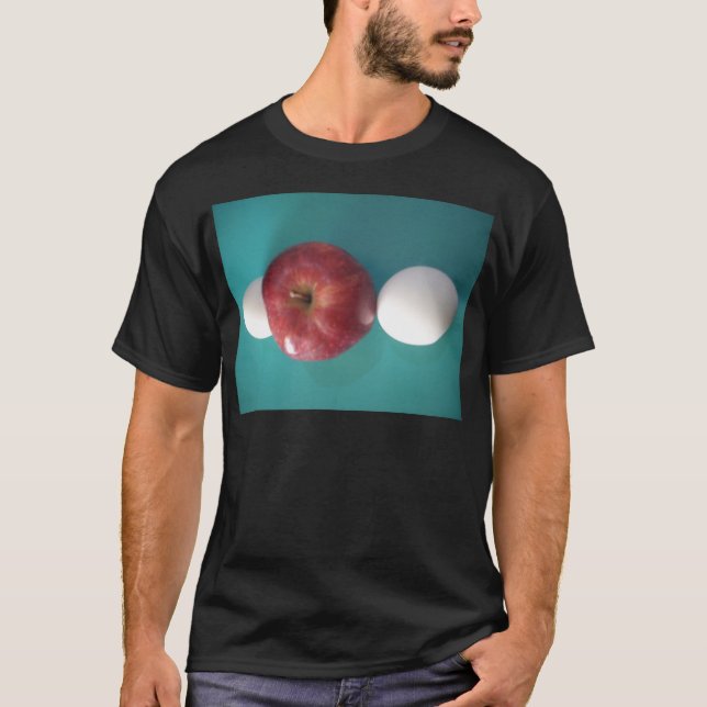Breakfast Buddies: Två ägg $an Apple still Life T-shirt (Framsida)