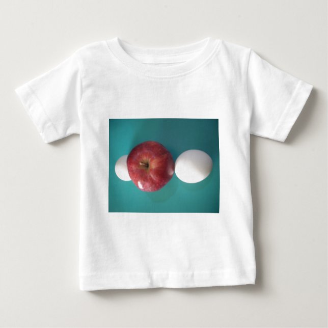 Breakfast Buddies: Två ägg $an Apple still Life Tee (Framsida)