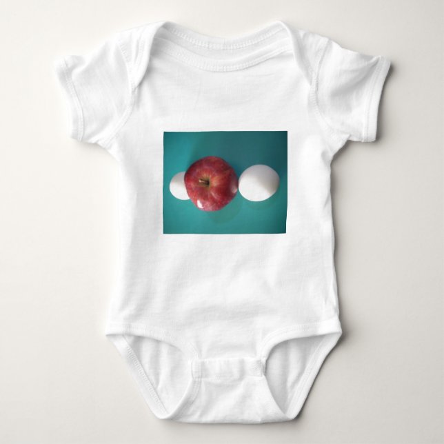Breakfast Buddies: Två ägg $an Apple still Life Tee (Framsida)