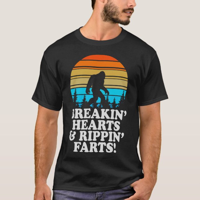 Breakin Hearts Rippin Farts T Shirt (Framsida)