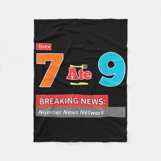 Breaking News 7 åt 9 Math Skämt Roligt 67 Meme Hal Fleecefilt (Framsidan)