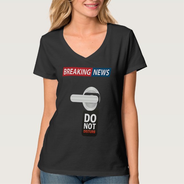 Breaking News Do Not Disturb  Sarcastic Humor T Shirt (Framsida)