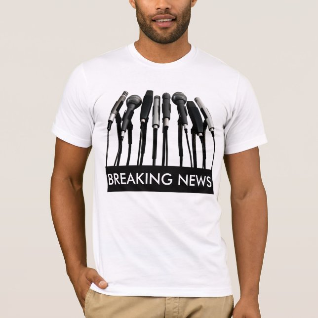 Breaking News Microphone Shirt Tee (Framsida)