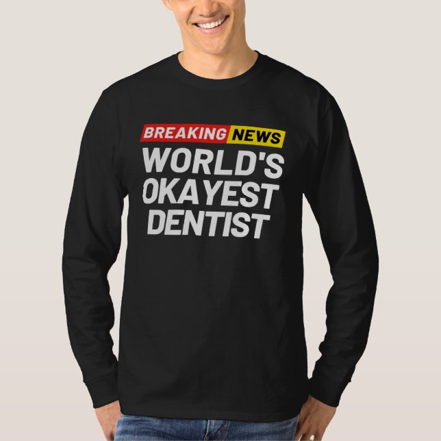 Breaking News World s Okayest Dentist Meaning Dent T Shirt (Framsida)