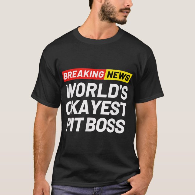 Breaking News World's Okayest Pit Chef betyder Pit T Shirt (Framsida)