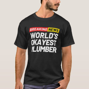 "Breaking News World's Okayest Plumber" betyder pl T Shirt