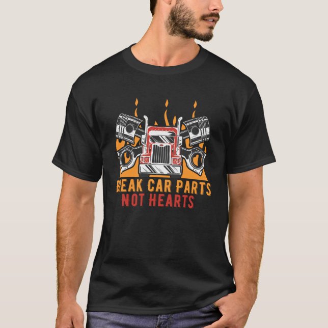 Breaks Car Parts Not Hearts Mechanic Boyfriend Car T Shirt (Framsida)