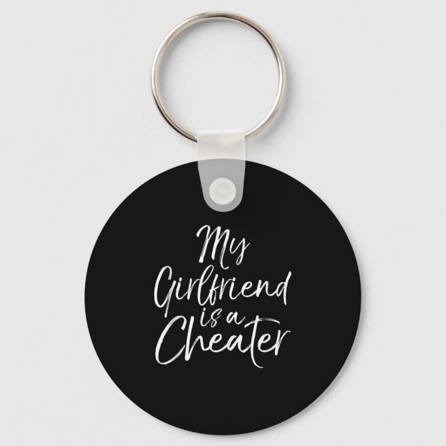 Breakup Gag Gift Cheating Joke My Girlfriend Is A  Nyckelring (Framsida)
