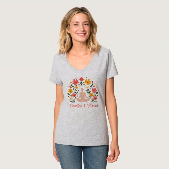 Breathe & Bloom Yoga Tee - Floral V-Neck Shirt (Hel framsida)