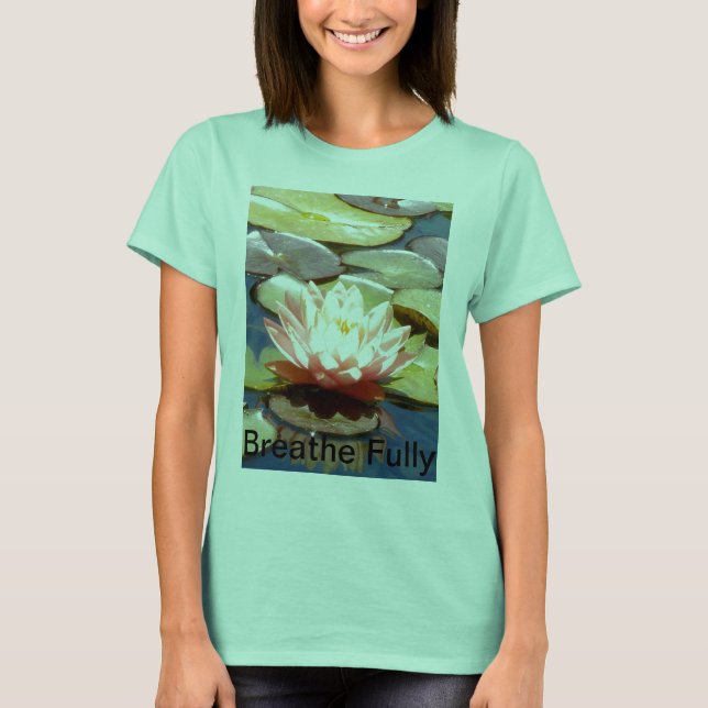 Breathe Fully Rosa Lotus T-Shirt (Framsida)