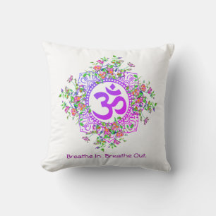 Breathe in Breathe Out Fear Ohm Blommigt Kudde
