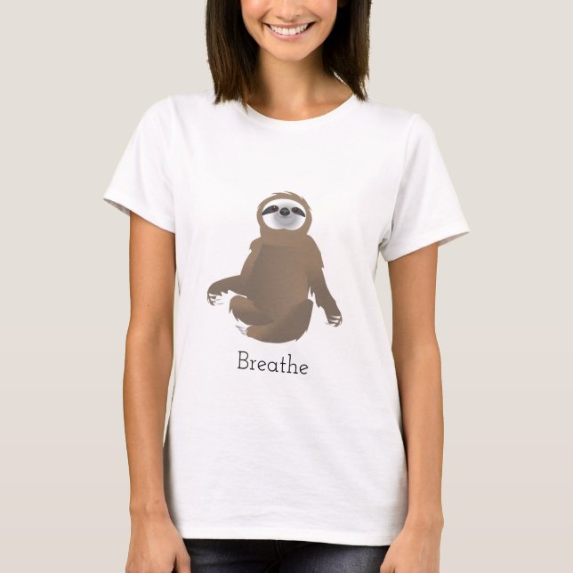 Breathe och Do Yoga Brown Sloth T Shirt (Framsida)