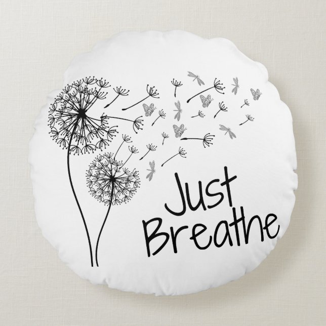 Breathe Round Pillow by Posh Little Finds Rund Kudde (Framsidan)