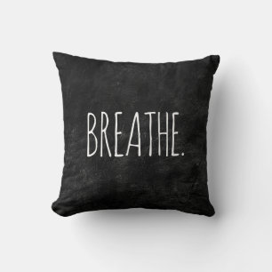 BREATHE Text on Black Leather Kudde