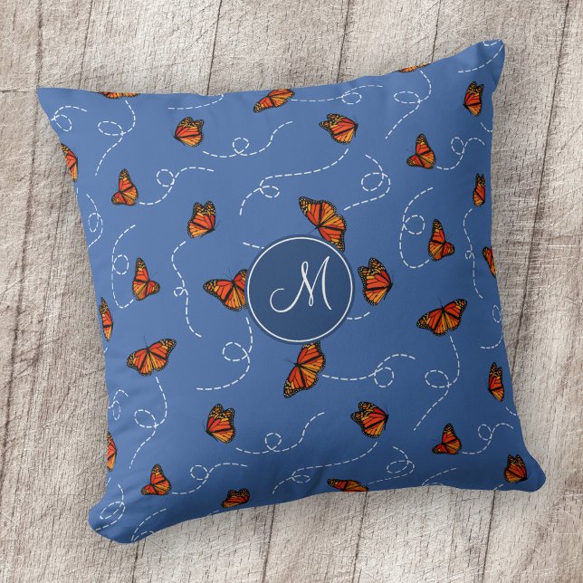 Breezy Monarch Butterflies mönster blue Kudde (Skapare uppladdad)