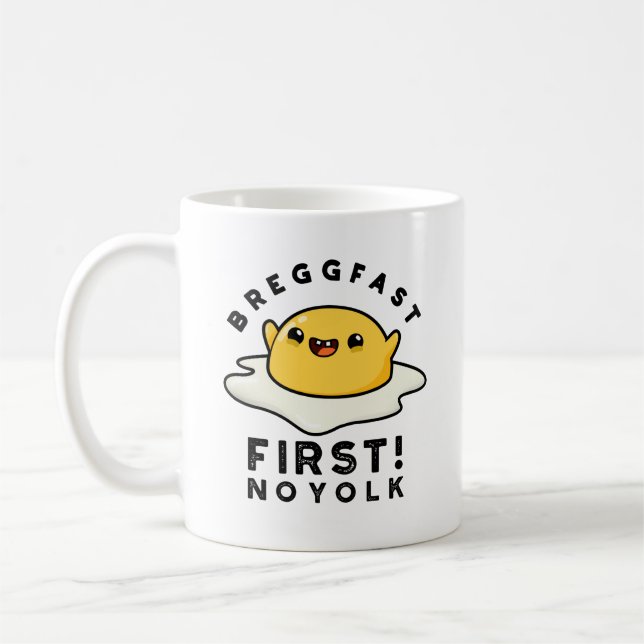 Breggfast First No Yolk Funny Egg Pun Kaffemugg (Vänster)