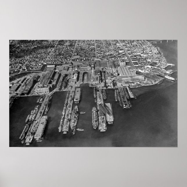 Bremerton, WA Aerial View of Navy Docks Poster (Framsidan)