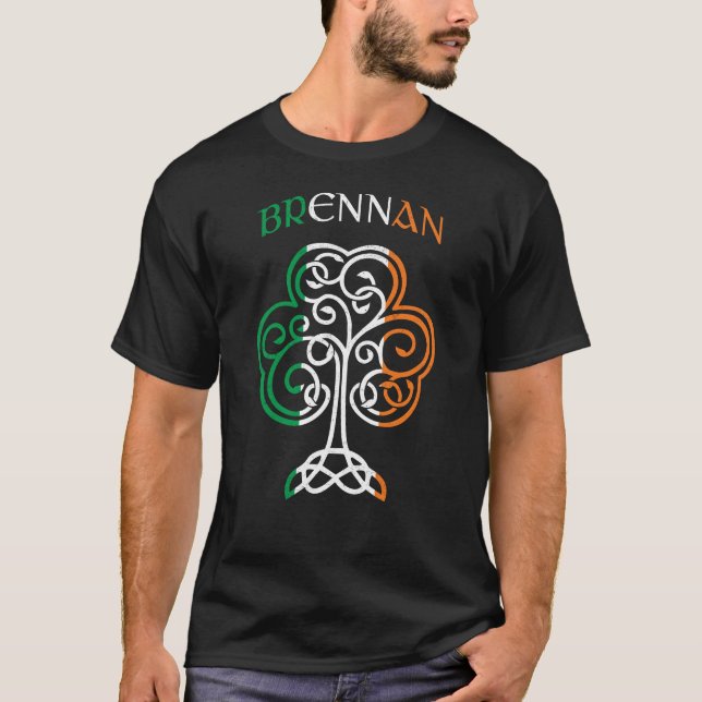 BRENNAN Irish Namn Shamrock Ireland Flagga Family T Shirt (Framsida)