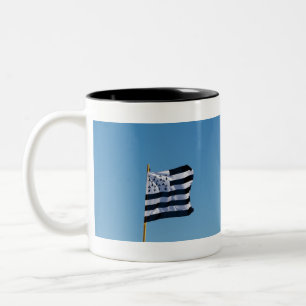 Breton flagga Två-Tonad mugg