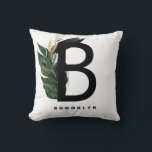 Brev B Monogram Tropical Löv av guldfetter Kudde<br><div class="desc">Anpassade brev B monogramkudde med vattenfärgade tropiska löv med faux guld foil och vattenfärgade penselaccenter. Anpassa den här monogramkudden genom att lägga till ditt namn eller annan information. Denna monogrammerade kudde i brev B kommer att bli perfekt som gåva. Andra brev finns tillgängliga.</div>