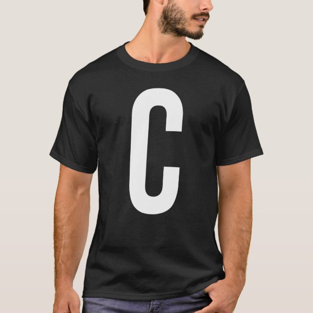 BREV C ALPHABET MONOGRAM INITIAL T SHIRT (Framsida)