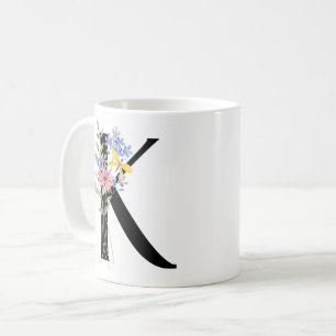 Brev K med blommor Kaffemugg