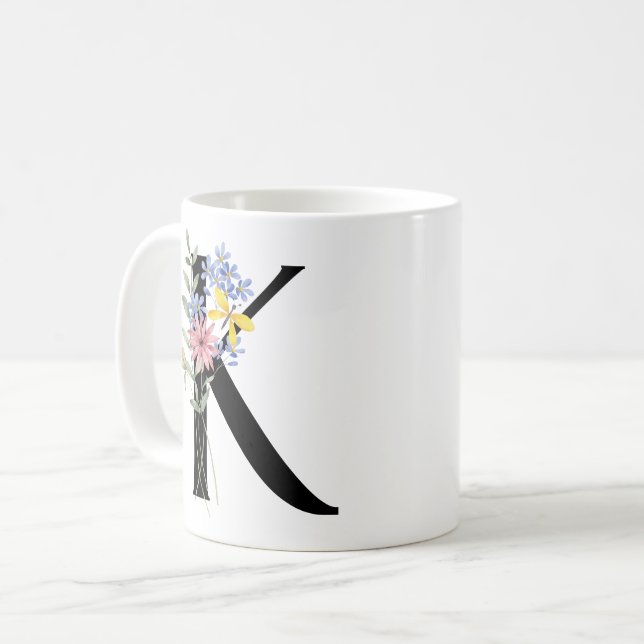 Brev K med blommor Kaffemugg (Framsida vänster)