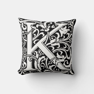 Brev K Medieval Monogram Art nouveau Kudde