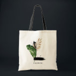 Brev L Monogram | Tropical Löv Bridesmaid Tygkasse<br><div class="desc">Anpassade brev L-monogram till en väska med vattenfärgade tropiska handflatan löv,  faux guld foil löv och svarta vattenfärgshålstensaccenter. Anpassa det tropiska monogrammet till väskan genom att lägga till ditt namn eller annan information. Denna boho brev L-monogrampåse blir perfekt som gåva. Andra brev finns tillgängliga.</div>