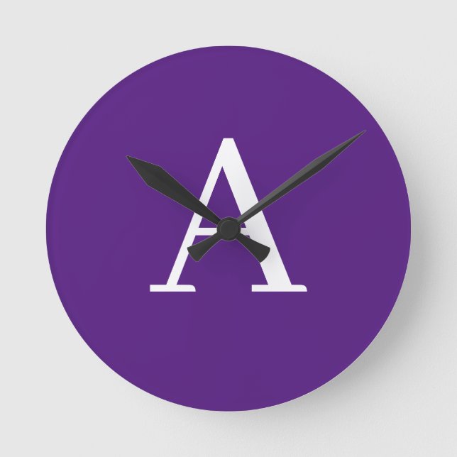 Brev Monogram Modern Stil Lila Rund Klocka (Framsida)