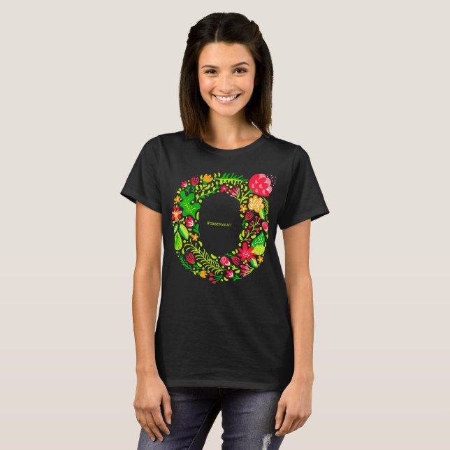 Brev O i Flowers T-Shirt (Hel framsida)