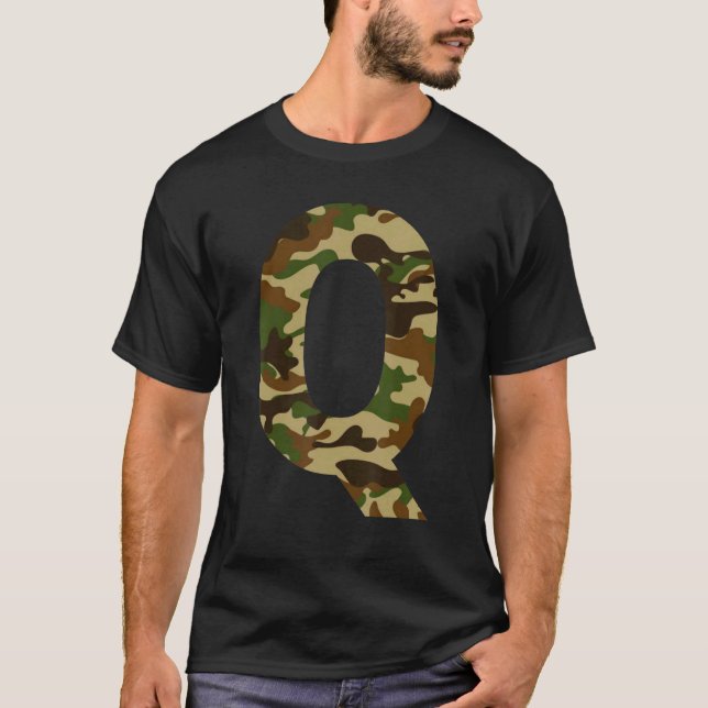 Brev Q Capital Alphabet Camouflage Initial T Shirt (Framsida)