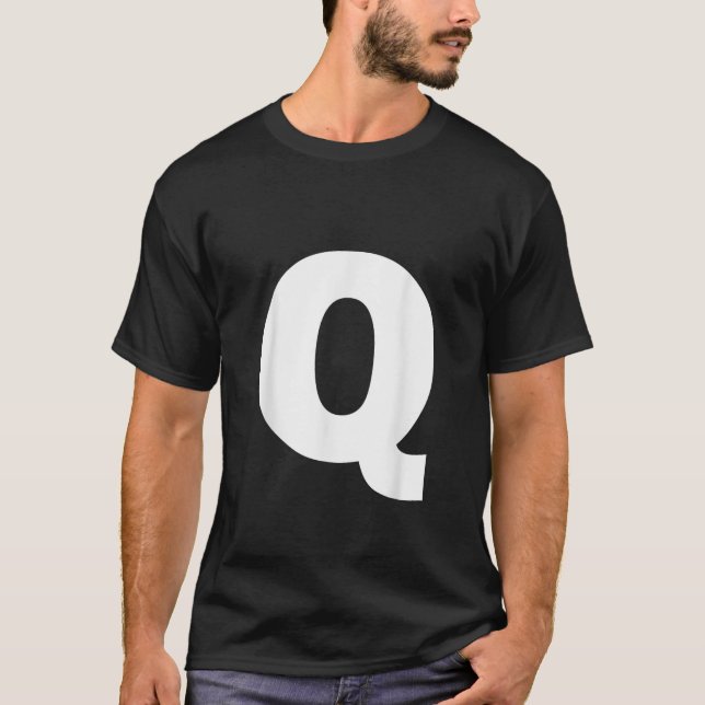 Brev Q Capital Alphabet Monogram Initial T Shirt (Framsida)
