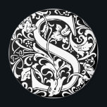 Brev S Medieval Monogram Art nouveau Magnet<br><div class="desc">Detta första S är en del av en komplett serie av översta fodral William Morris inspirerade till typografi initialer. Den svarta och vita texten är mycket dekorativ och formad efter finare-typografin i mitten. Cute och trendig, det här är ett monogram för chic av vintage S - brev S - swirly...</div>