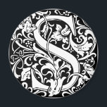 Brev S Medieval Monogram Art nouveau Magnet<br><div class="desc">Detta första S är en del av en komplett serie av översta fodral William Morris inspirerade till typografi initialer. Den svarta och vita texten är mycket dekorativ och formad efter finare-typografin i mitten. Cute och trendig, det här är ett monogram för chic av vintage S - brev S - swirly...</div>