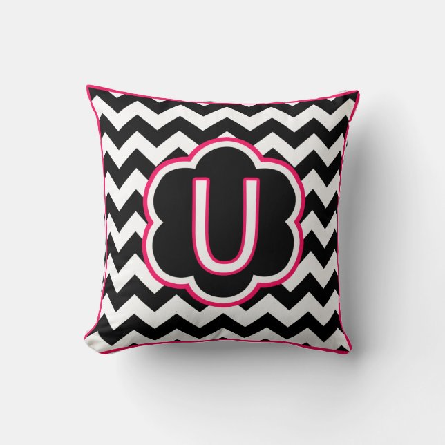 Brev U Black and White Chevron Monogram Kudde (Framsida)