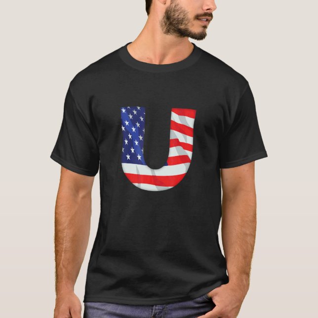 Brev U Capital Alphabet USA American Flagga Monogr T Shirt (Framsida)