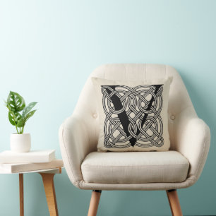 Brev V Vintage Celtic Knot Monogram Kudde