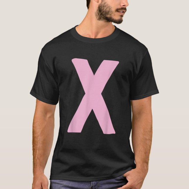 Brev X stort och djärvt i rosa T Shirt (Framsida)