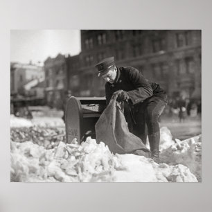 Brevbärare i snön, 1922. Gammalt foto Poster