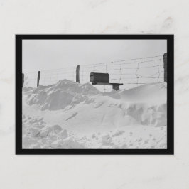Brevlåda på staket i högt snö foto vykort