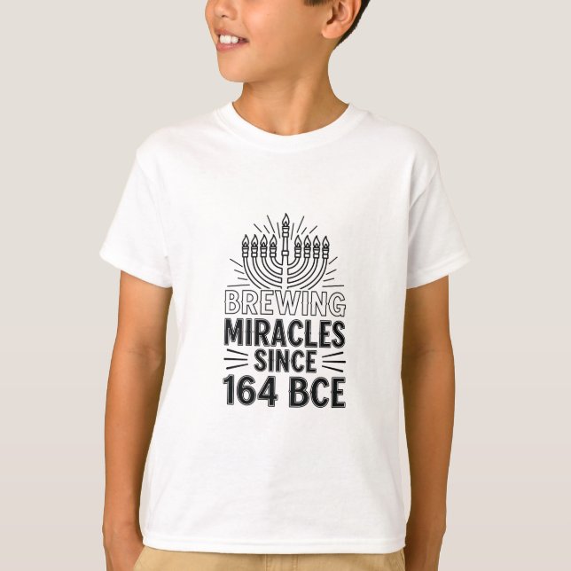 Brewing Miracles sedan 164 BCE Hanukkah Jewish T Shirt (Framsida)
